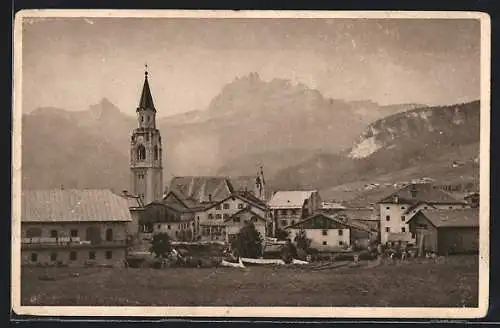 AK Cortina d` Ampezzo, Ortsansicht gegen Croda da Lago und Becco di Mezzodi