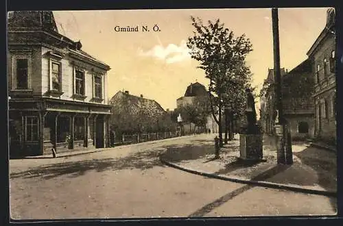 AK Gmünd /N. Ö., Strassenpartie mit Denkmal