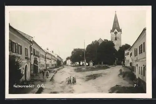 AK Hellmonsödt, Ortspartie mit Kirchturm