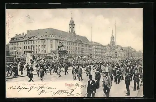 AK Dresden, Strassenpartie mit Wachparade