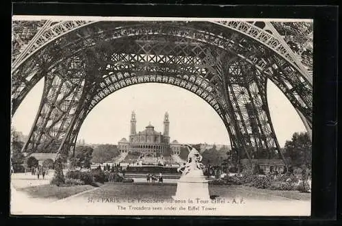 AK Paris, Le Trocadéro vu sous la Tour Eiffel