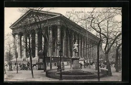 AK Paris, Église de la Madeleine, Denkmal vor der Kirche