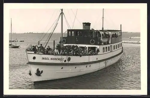 AK Insel Hiddensee, Dampfer mit Touristen