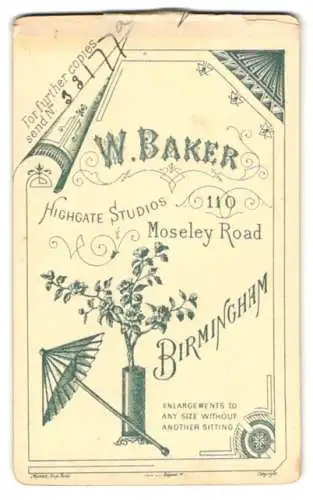 Fotografie W. Baker, Brimingham, 110 Moselery Road, Plakat mit Bambusschirm und Vase