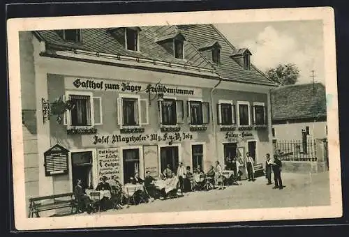 AK Mariazell, Das Gasthaus Zum Jäger am Hauptplatz, Gäste davor