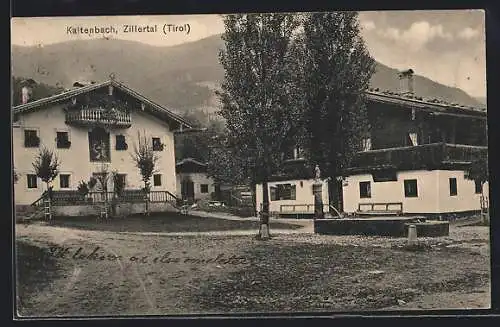 AK Kaltenbach /Zillertal, Brunnen an einer Weggabelung im Ort