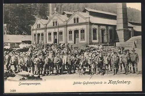 AK Kapfenberg, Arbeiter vor der Böhler-Gussstahlfabrik, Sonntagsmorgen