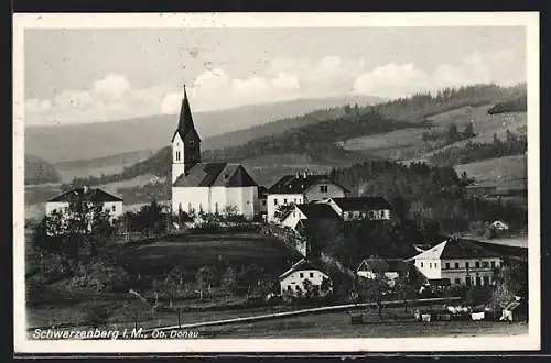 AK Schwarzenberg am Böhmerwald, Ortsansicht mit Strasse und Umgebung aus der Vogelschau