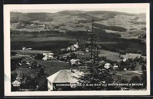 AK Schwarzenberg /O.Ö., Gesamtansicht mit Blick nach Breitenberg in Bayern