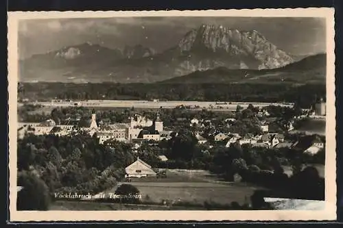 AK Vöcklabruck, Totalansicht mit Kirche und Traunstein