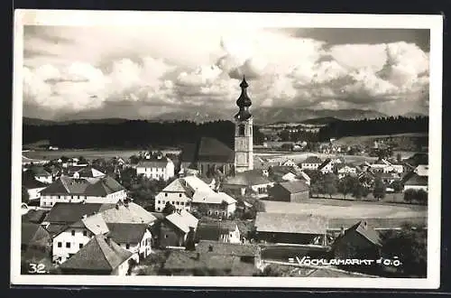 AK Vöcklamarkt, Teilansicht mit Bergen aus der Vogelschau