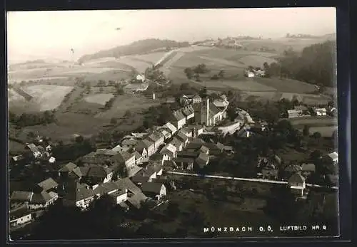 AK Münzbach /O.-Ö., Fliegeraufnahme mit Umgebung