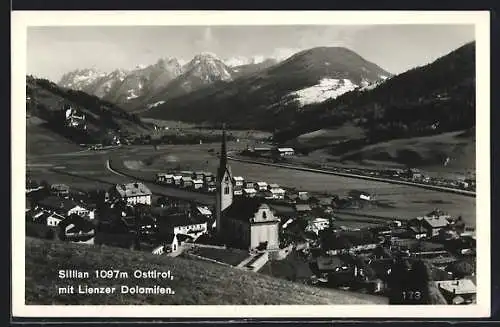 AK Sillian /Osttirol, Ortsansicht mit Lienzer Dolomiten aus der Vogelschau