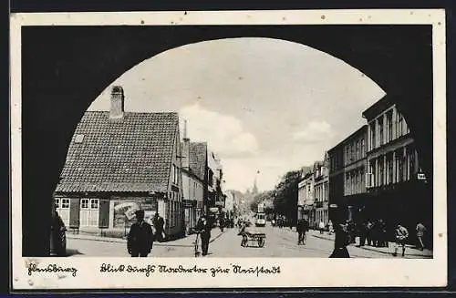 AK Flensburg, Blick durchs Nordertor zur Neustadt