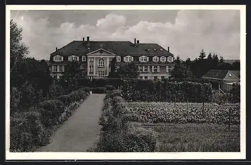 AK Gross-Sachsenheim /Wttbg., Landfrauenschule mit Garten