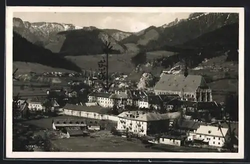 AK Neuberg /Mürz, Ansicht mit der Stiftskirche