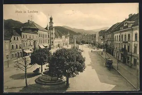 AK Leoben, Brunnen und Denkmal auf dem Hauptplatz
