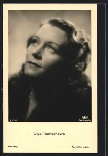 AK Schauspielerin Olga Tschechowa nach oben blickend