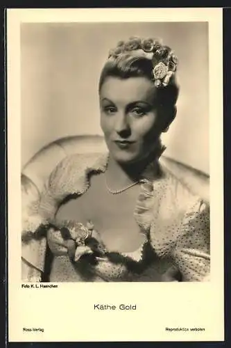 AK Käthe Gold, Portrait der Schauspielerin mit Blumen im Haar