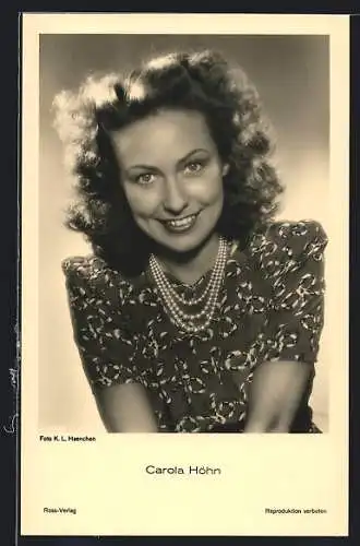 AK Carola Höhn, Portrait der Schauspielerin mit Perlenkette