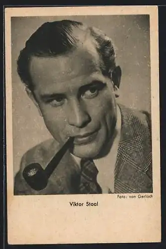 AK Schauspieler Viktor Staal mit Tabakpfeife