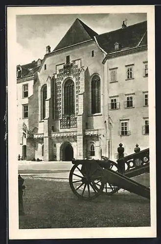 AK Wr.-Neustadt, K. u. k. Theresianische Militär-Akademie mit Georgskirche u. Wappentafel, Kanone