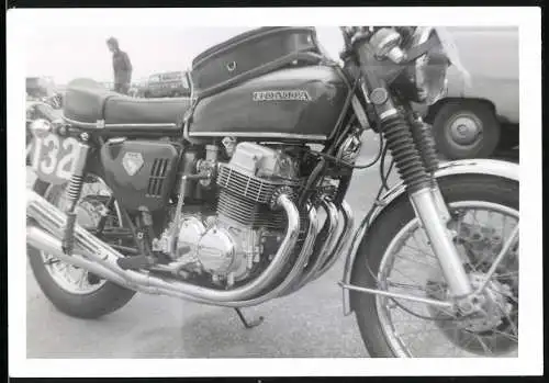 Fotografie Motorrad Honda 750ccm, Rennmotorrad Startnummer 132