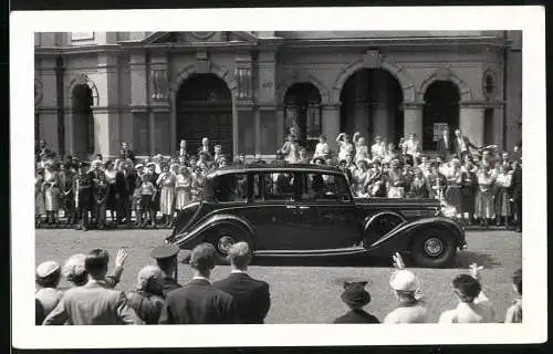 Fotografie Auto, Luxus - Limousine transportiert berühmte Person