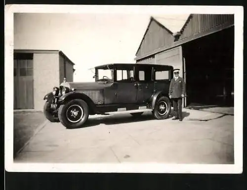 Fotografie Auto Studebaker, Chauffeur nebst Limousine