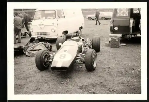 Fotografie Auto Formel-Rennwagen mit Startnummer 8