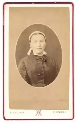 Fotografie A. Veillon, Alencon, 19, Rue du Château, 19, Junge Frau mit Haube