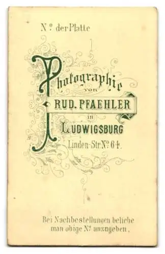Fotografie Rud. Pfaehler, Ludwigsburg, Linden-Str. 64, Junger Mann mit Seitenscheitel und gezwirbeltem Schnurrbart