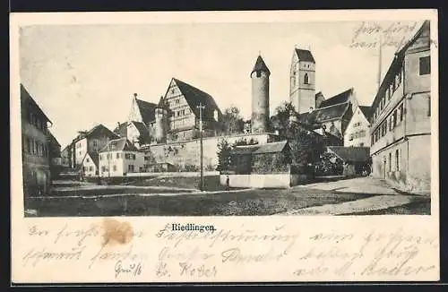 AK Riedlingen / Württ., Stadtplatz mit Kirche und altem Fachwerkhaus