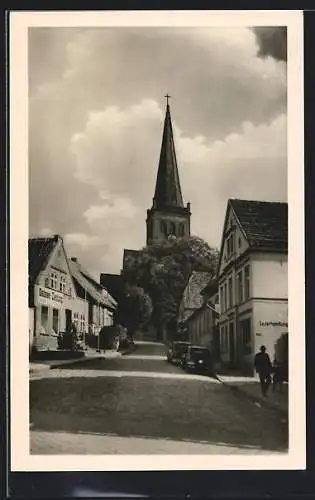 AK Bergen /Rügen, Kirchstrasse mit Kirche