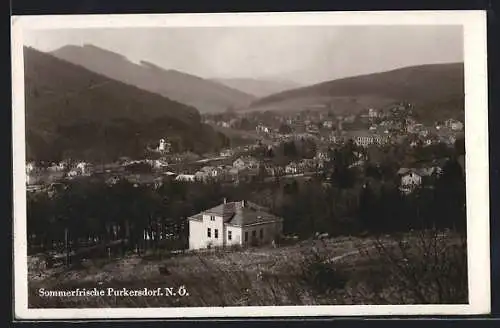 AK Purkersdorf /N. Ö., Ortsansicht mit Haus im Vordergrund