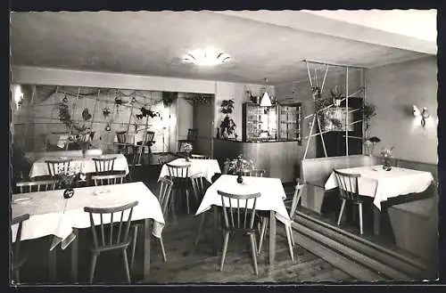 AK Gössweinstein /Fränkische Schweiz, Gasthof-Pension zur Traube J. Schroll, Innenansicht mit Bar