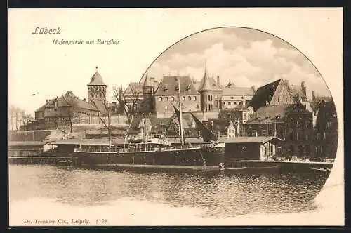 AK Lübeck, Hafenpartie mit Dampfer am Burgthor