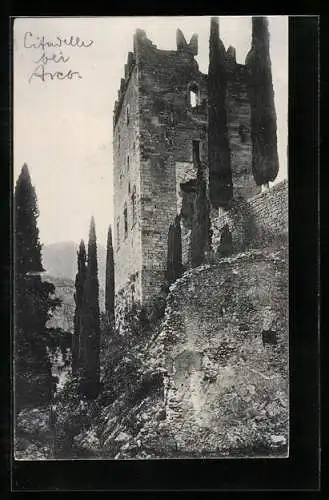 AK Arco /Gardasee, Partie an der Burgruine