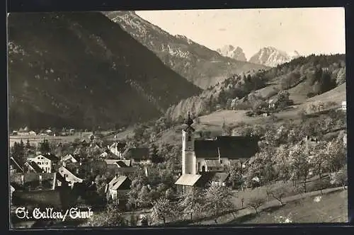 AK St. Gallen /Stmk., Ortsansicht mit Kirche und Blick auf Berggipfel