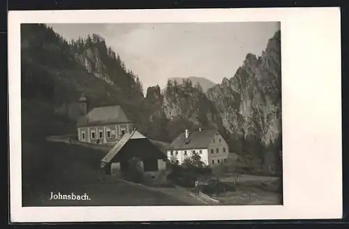 AK Johnsbach, Ortsansicht vor Bergpanorama