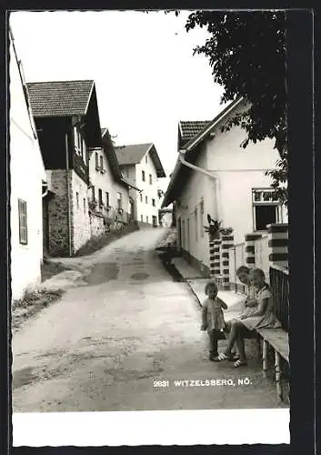 AK Scheiblingkirchen-Thernberg, Witzelsber, Strassenpartie mit Kindern auf einer Bank