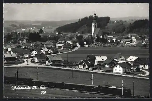 AK Vöcklamarkt /Ob.-Öst., Ortsansicht mit Strasse aus der Vogelschau