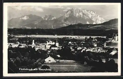 AK Vöcklabruck, Totalansicht mit Kirche und Traunstein