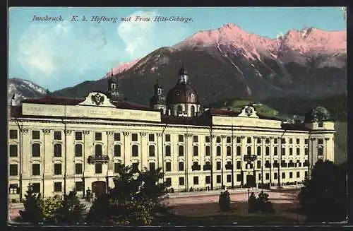 AK Innsbruck, K. k. Hofburg mit Frau Hitt-Gebirge
