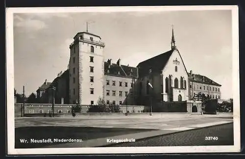 AK Wr. Neustadt, Strasse an der Kriegsschule
