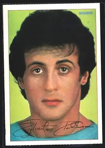 AK Schauspieler Sylvester Stallone mit Halskette, Bravo-Autogrammkarte