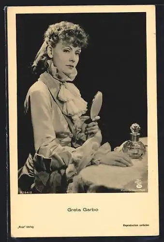 AK Schauspielerin Greta Garbo mit Handspiegel