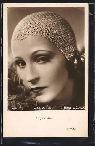AK Schauspielerin Brigitte Helm mit Kopftuch