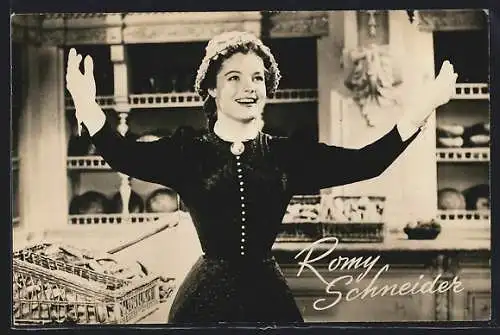 AK Schauspielerin Romy Schneider in dem Film Wien bleibt Wien