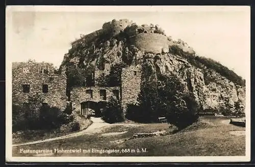 AK Hohentwiel, Die Festungsruine mit Eingangstor